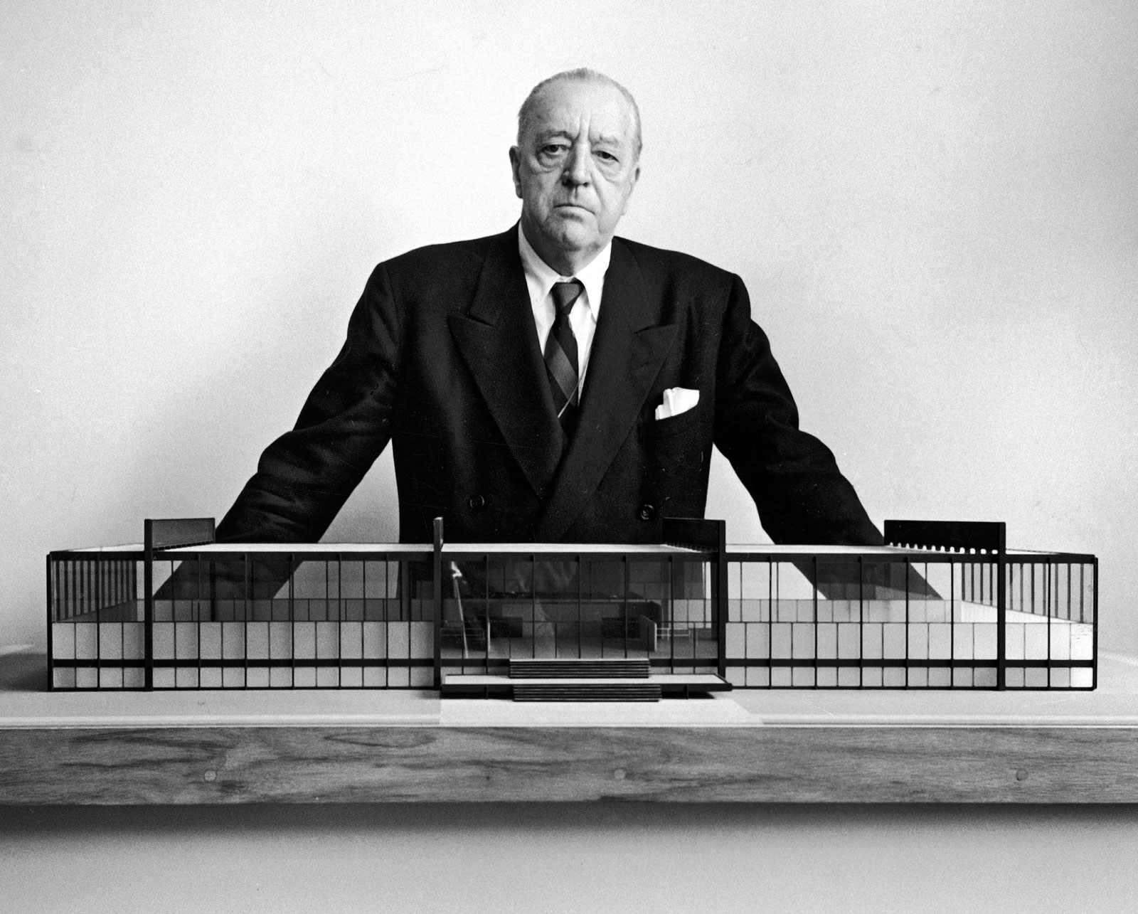 アート・デザイン・音楽 Mies Van Der Rohe Mies van der Rohe - Die Originale Deurbeslag